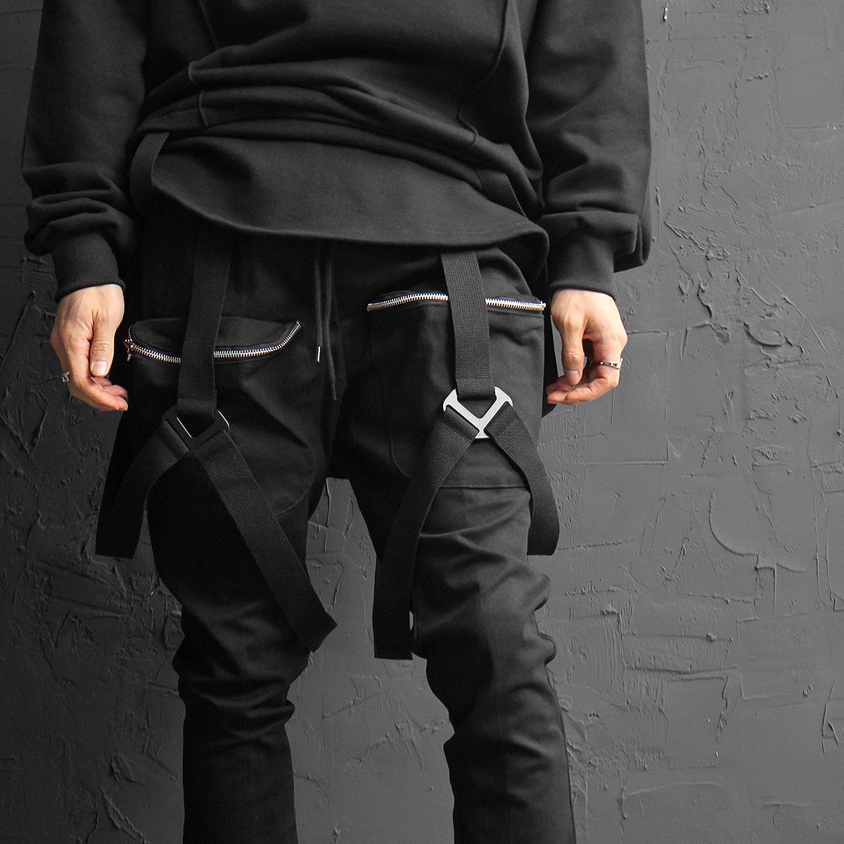 strap x pocket joggers