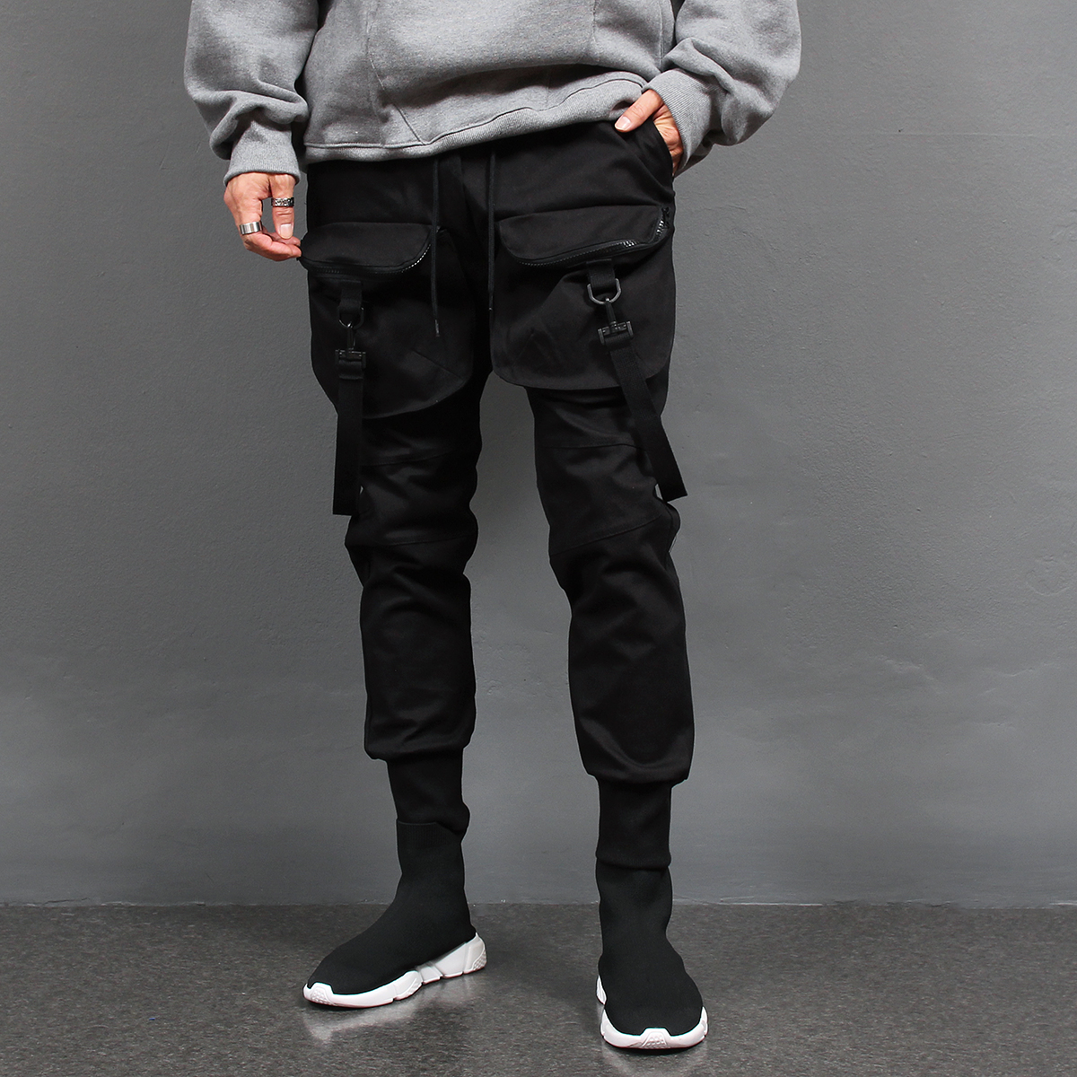 4 Zipper Big Cargo Pocket bing Strap Jogger Pants