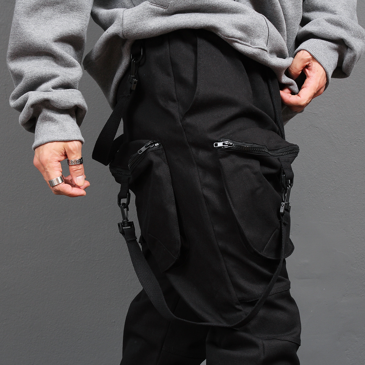 4 Zipper Big Cargo Pocket bing Strap Jogger Pants