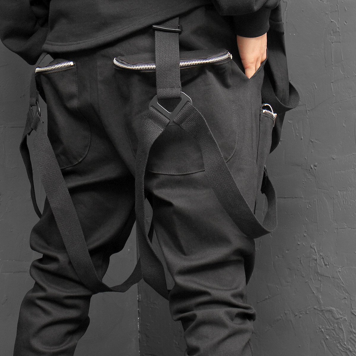 strap x pocket joggers