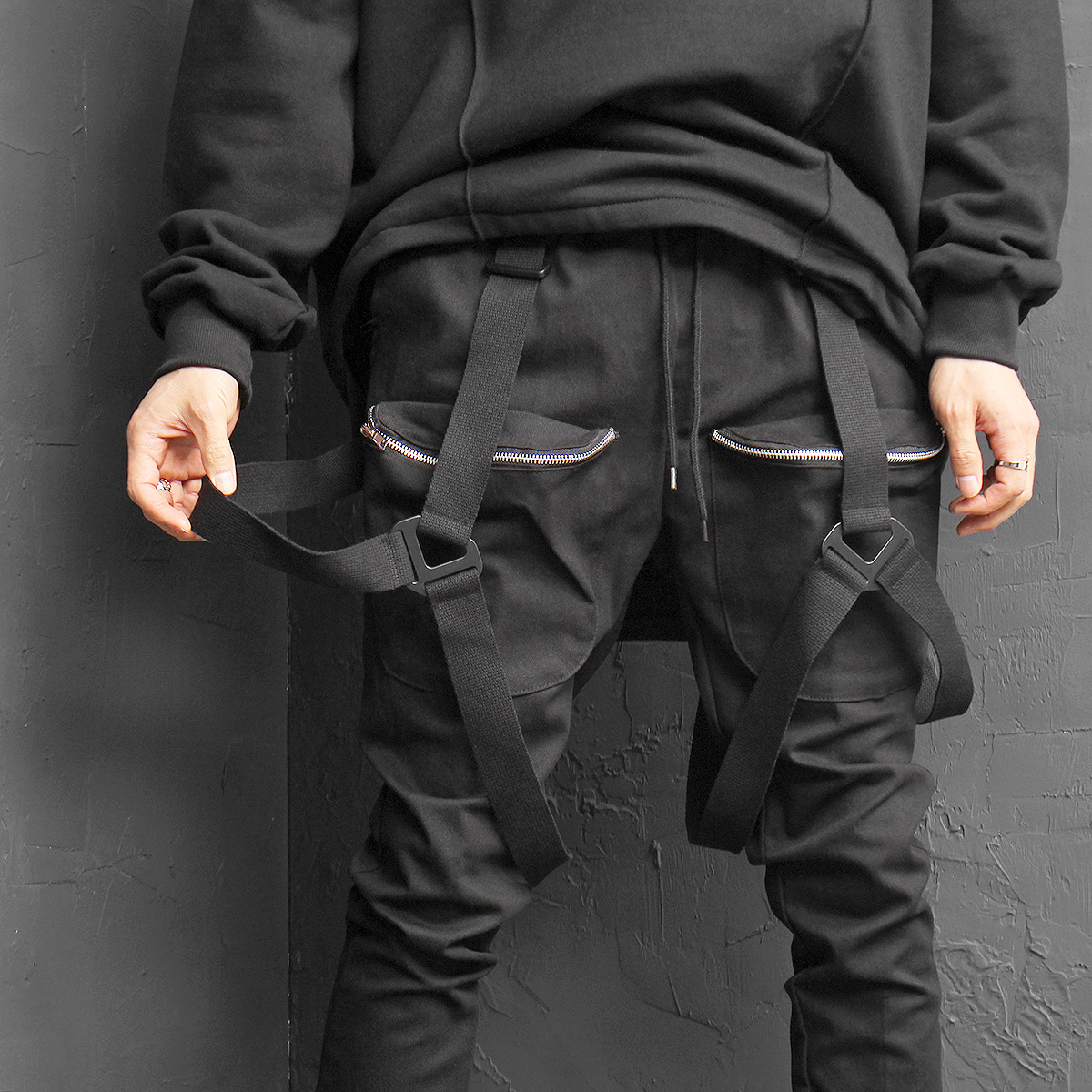 strap x pocket joggers